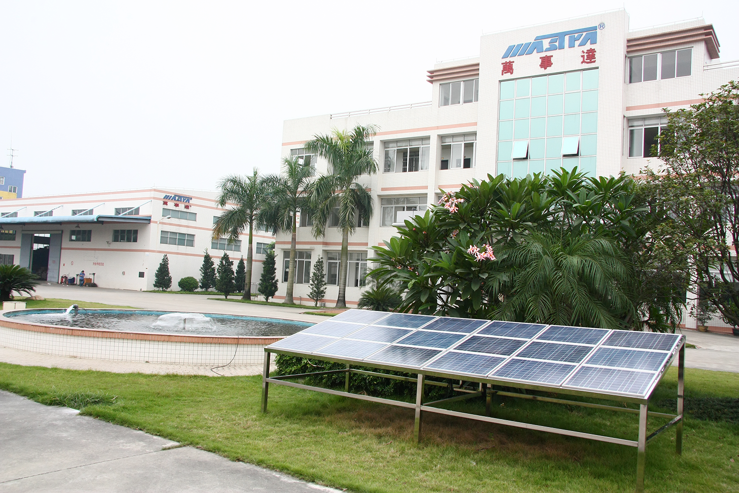 Pompe à eau solaire MASTRA
